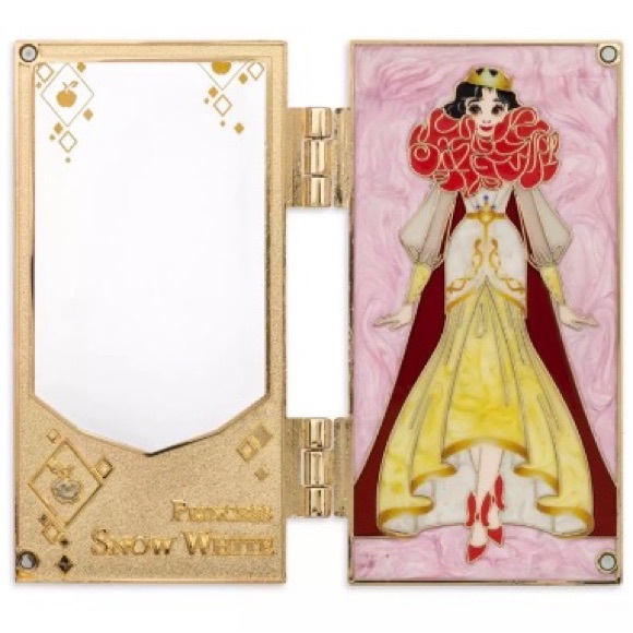 NEW Snow White Designer Collection Retired Limited Release Enamel Pin - Picture 1 of 3